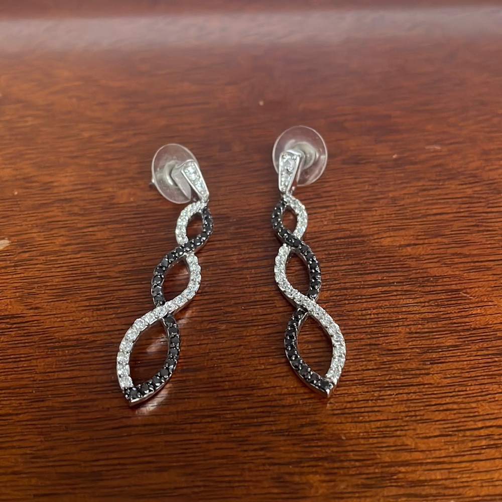 Earrings with cz and onyx